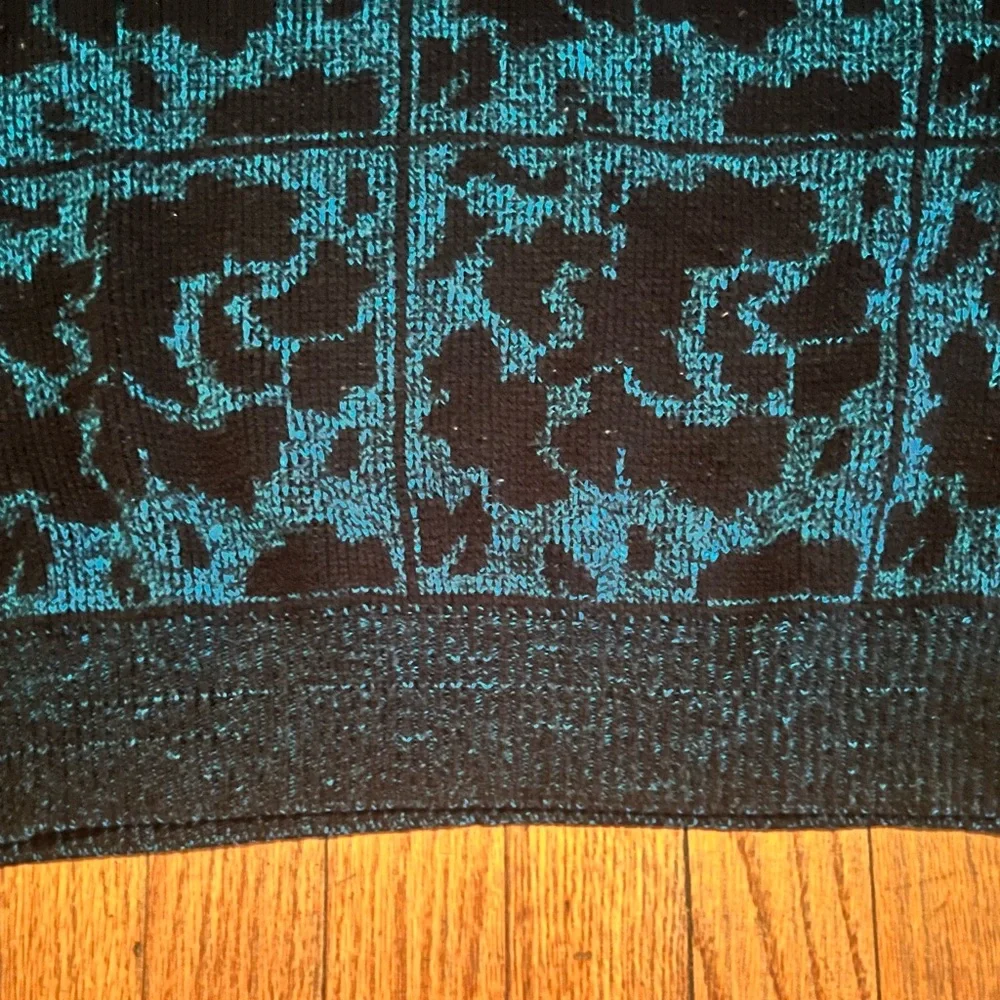 Y2K Gitano Black and Blue Patterned Sweater Size medium